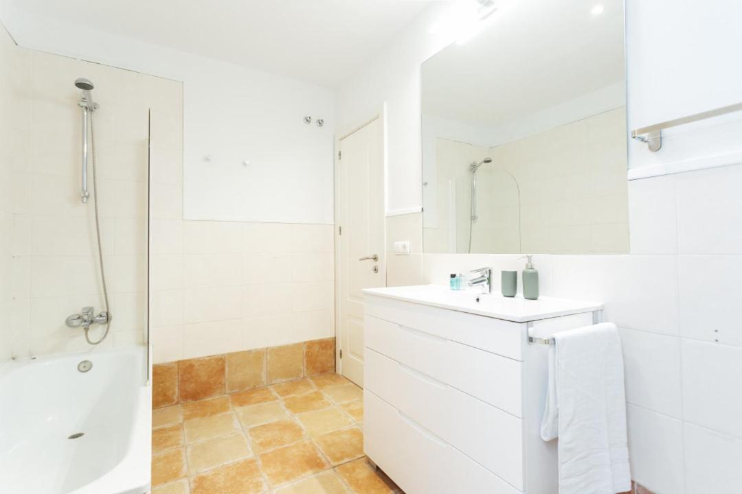 Minty Stay 3Bd Apartment - Triana Sevilla Bagian luar foto