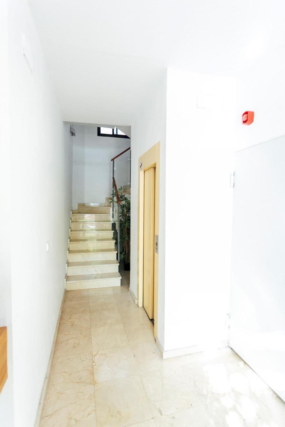 Minty Stay 3Bd Apartment - Triana Sevilla Bagian luar foto