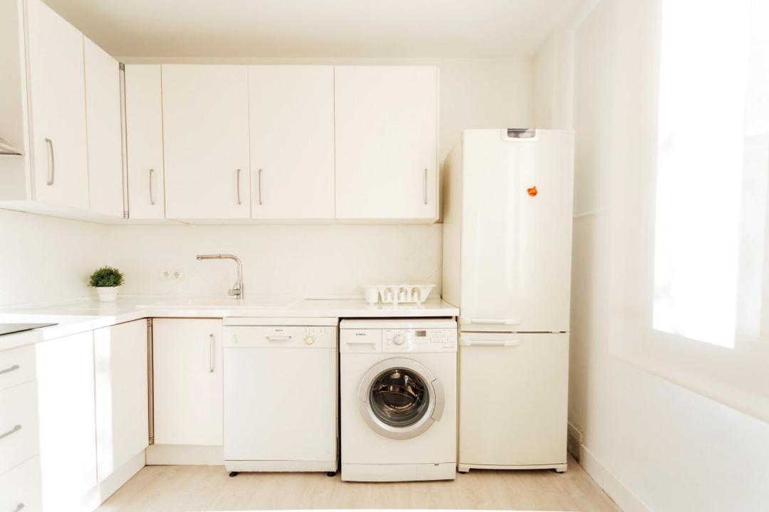 Minty Stay 3Bd Apartment - Triana Sevilla Bagian luar foto