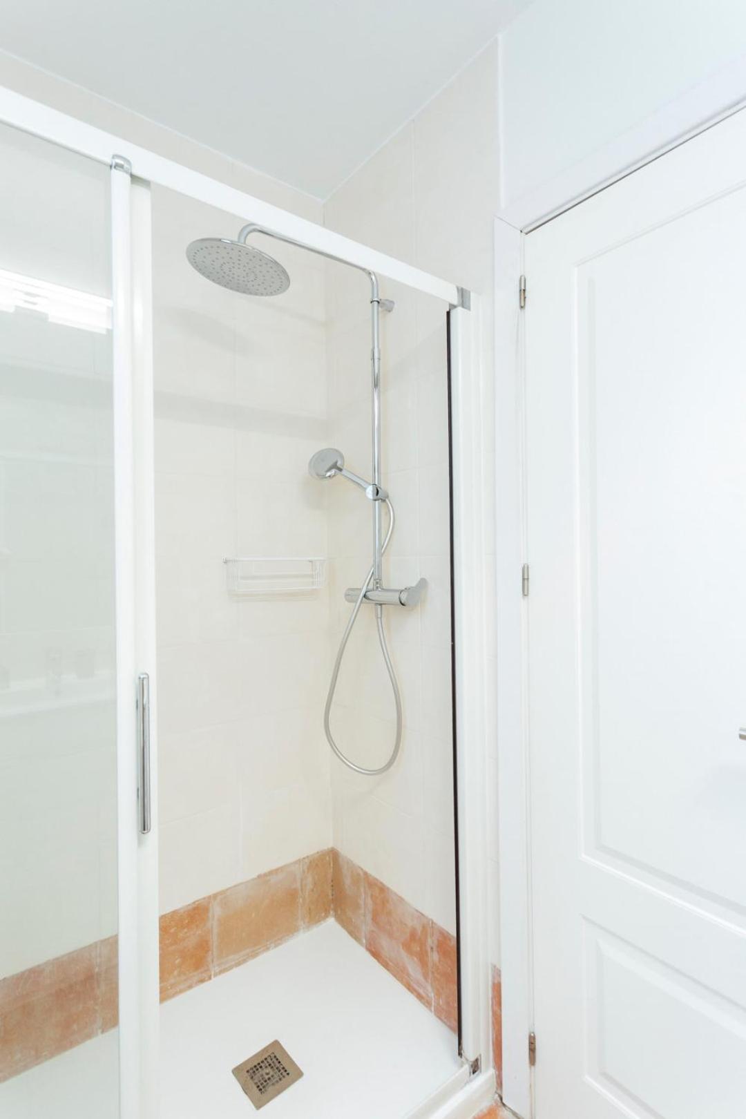 Minty Stay 3Bd Apartment - Triana Sevilla Bagian luar foto