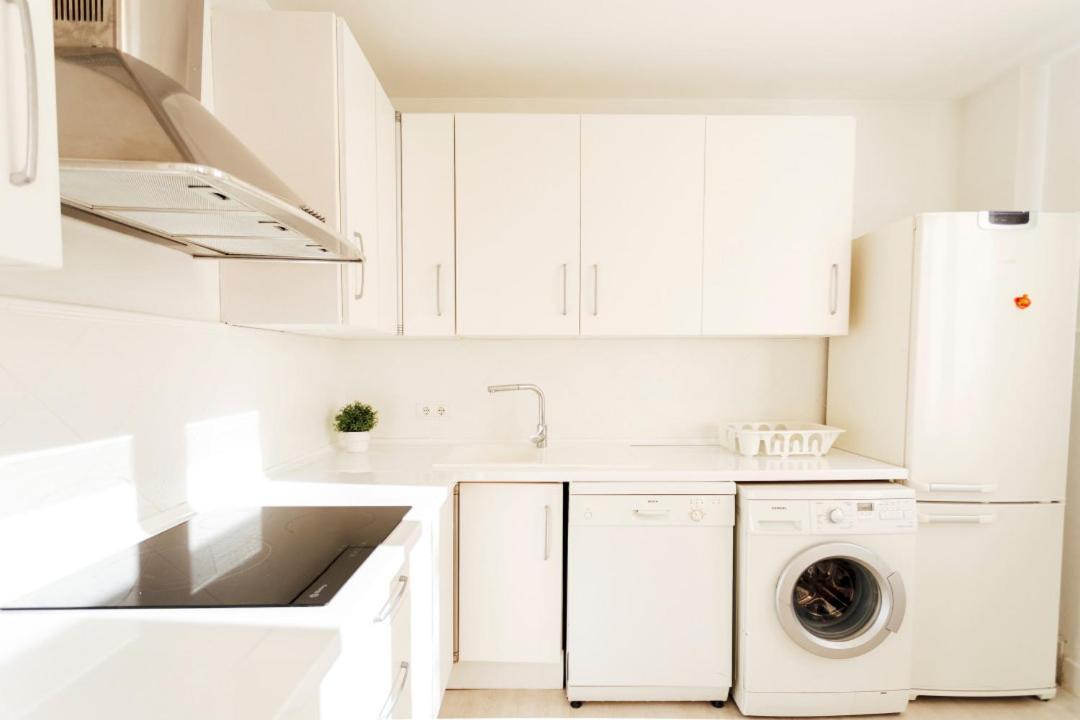 Minty Stay 3Bd Apartment - Triana Sevilla Bagian luar foto