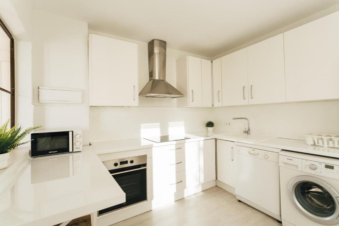Minty Stay 3Bd Apartment - Triana Sevilla Bagian luar foto
